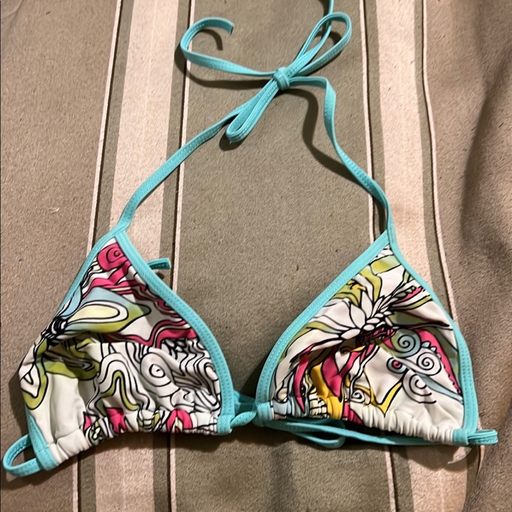 Body globe floral bikini top
